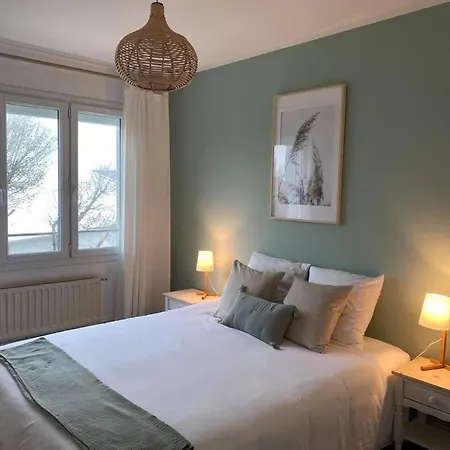 En Face De Nausicaa Et De La Lägenhet